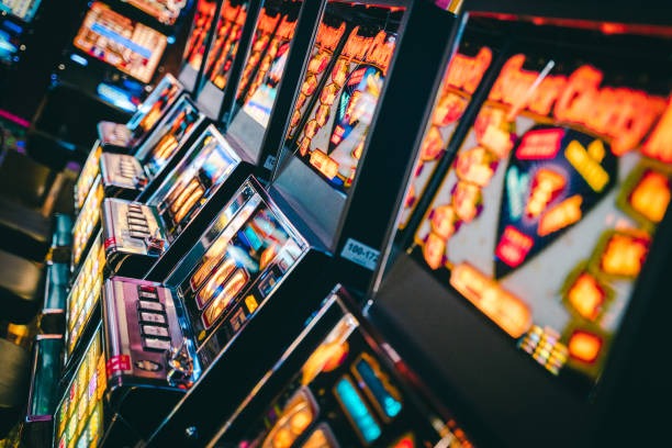 qqslot777 heylink mobile app interface showing live casino tables and sportsbook markets