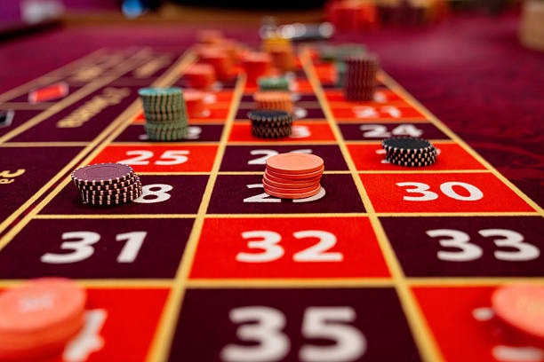 Live baccarat table on qqslot777 heylink showing dealer, cards, and betting interface