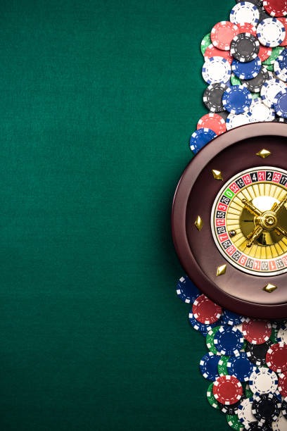 Bikini Paradise game interface showing five reels, payline selection, and bet adjustment controls